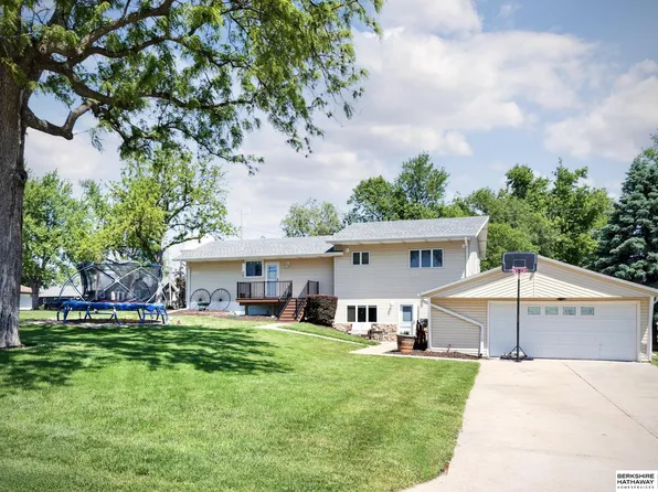 512 5th St, Yutan, NE 68073