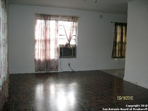 4th image of 486 E Amber St