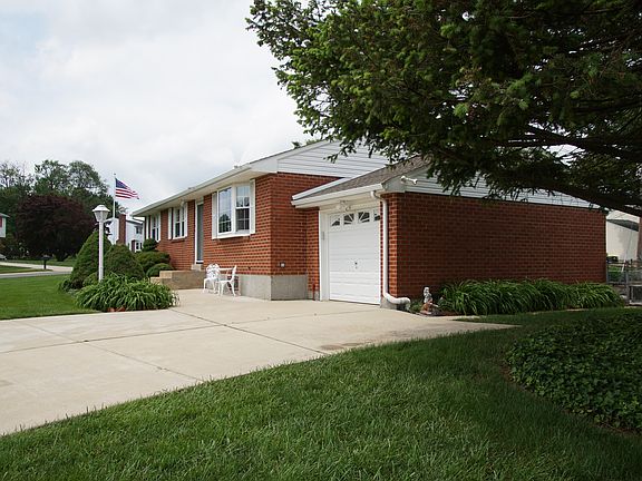 4th image of 2615 Belaire Dr