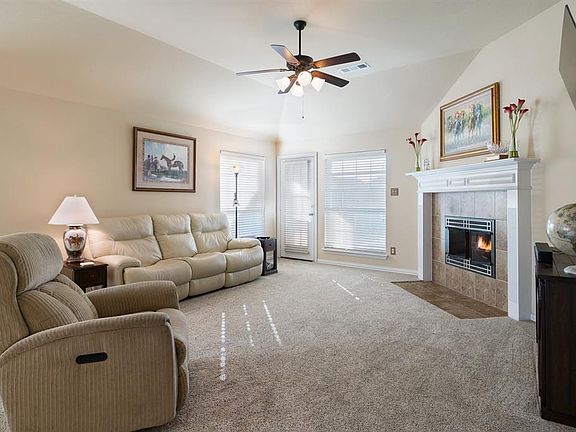3rd image of 902 Witherby Ln