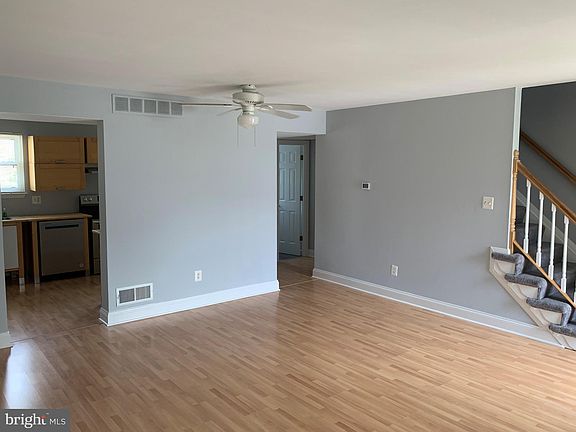 4th image of 477 Mainview Court Gln