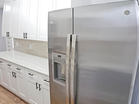 4th image of 1416 Ridgewood Ave #25