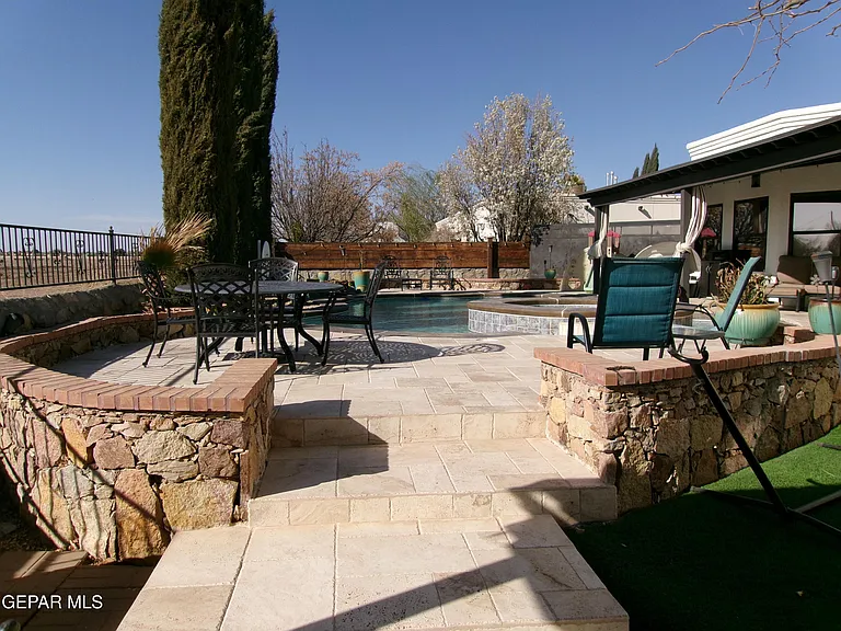 5833 Angel St — Photo 32