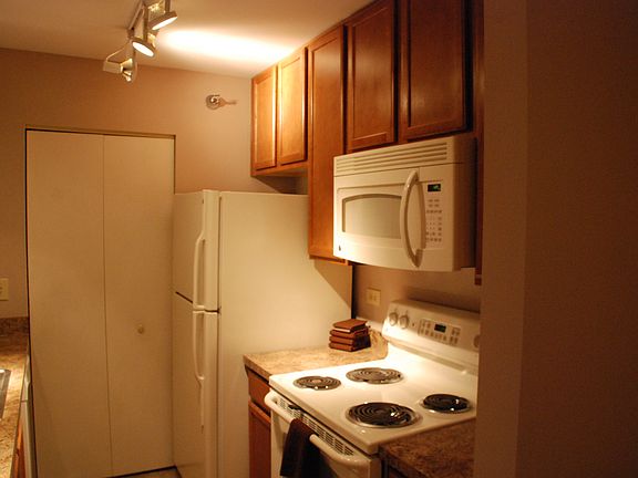 4th image of 122 Glengarry Dr APT 208