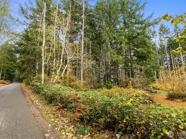 3 Larson Lane NW, Seabeck, WA 98380