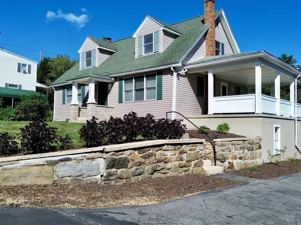 231 Market St, Cumbola, PA 17930