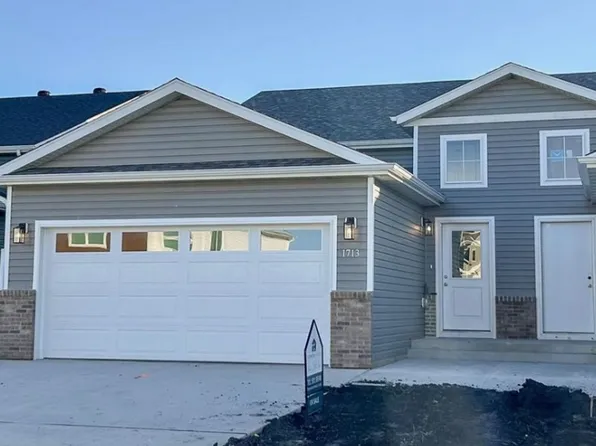 1709 Tobi Ln, Grand Forks, ND 58201
