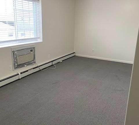 4th image of 240 Robinson Ave #5
