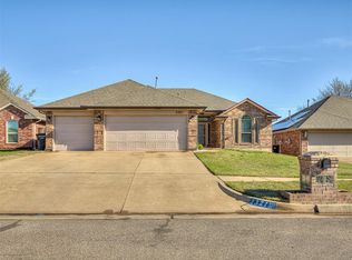 2321 NE 7th St, Moore, OK 73160
