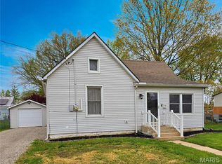 519 Bunker Hill Rd, Staunton, IL 62088