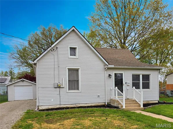 519 Bunker Hill Rd, Staunton, IL 62088