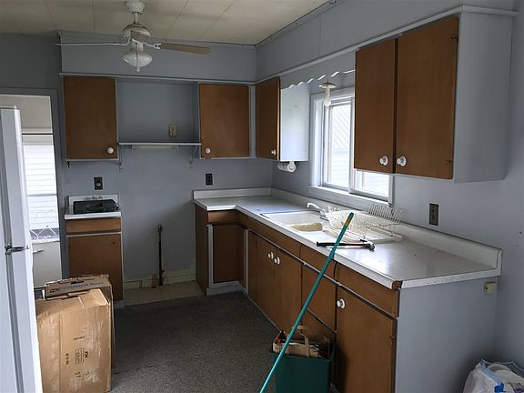 3rd image of 109 1st St #21