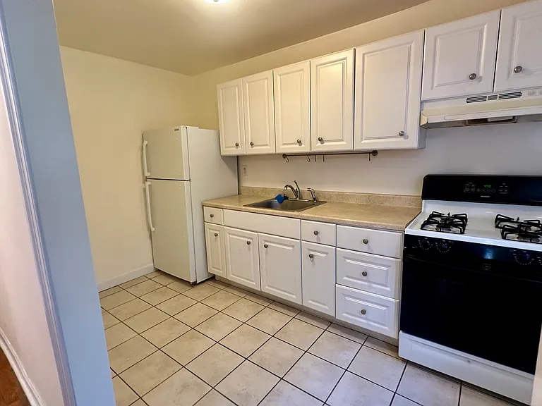 2329 Hudson Ter — Photo 2