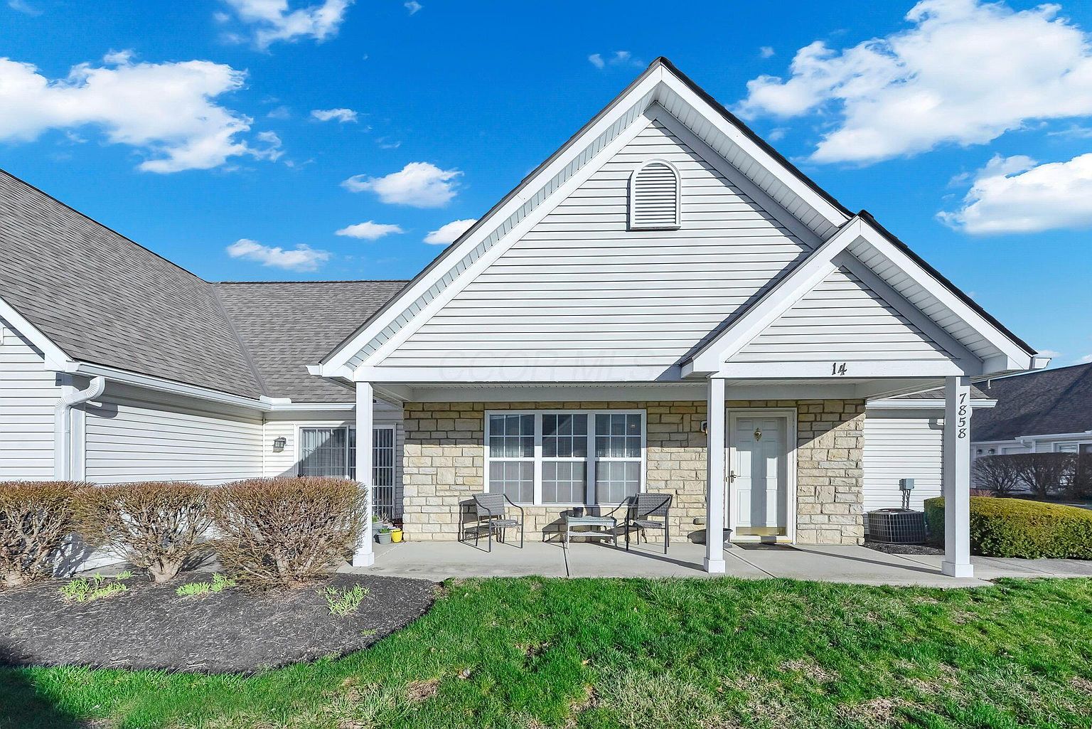 Listing photo 1 for 7858 Meadowlark Ln N