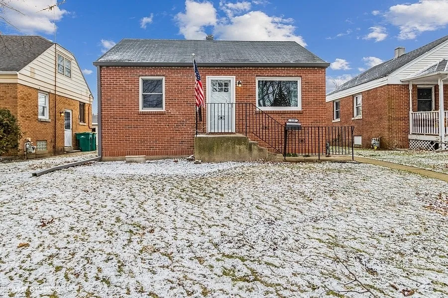 210 Earl Ave photo 1