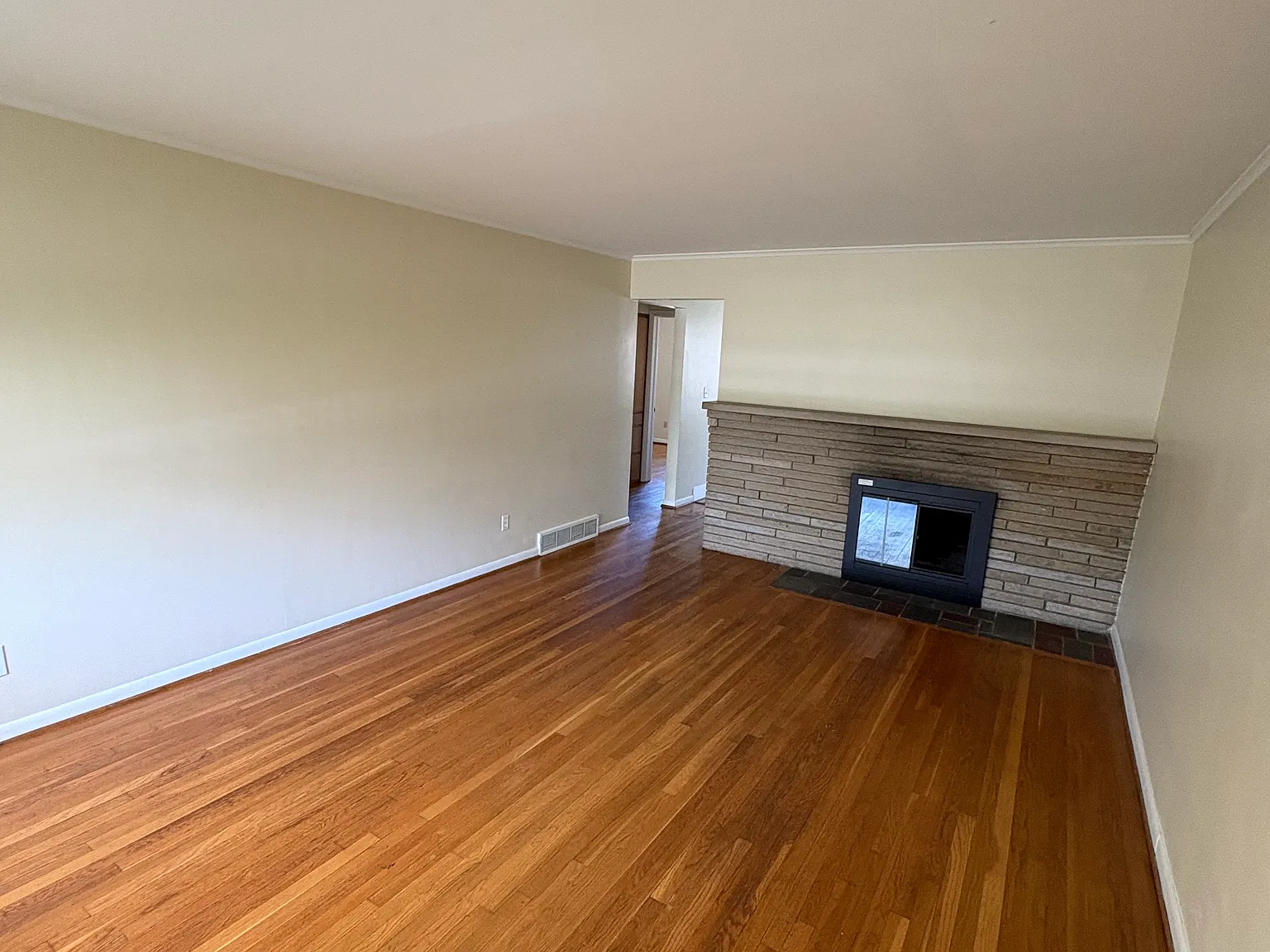 2 bed, 1.5 bath, 750 sqft, $1,500 — Photo 2
