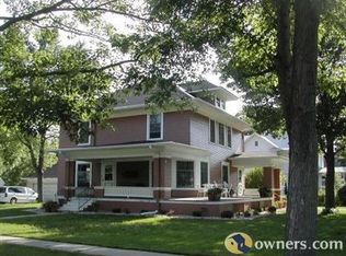 818 L St, Aurora, NE 68818