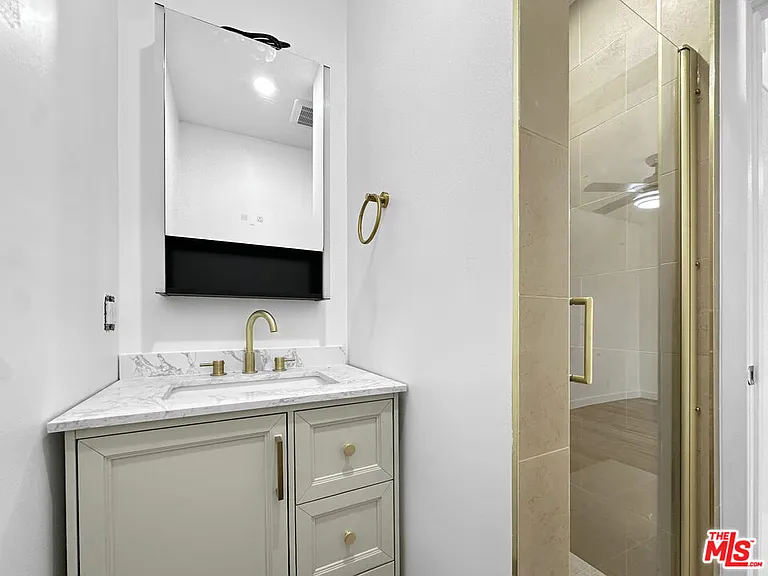 915 Enterprise Ave #6 — Photo 8