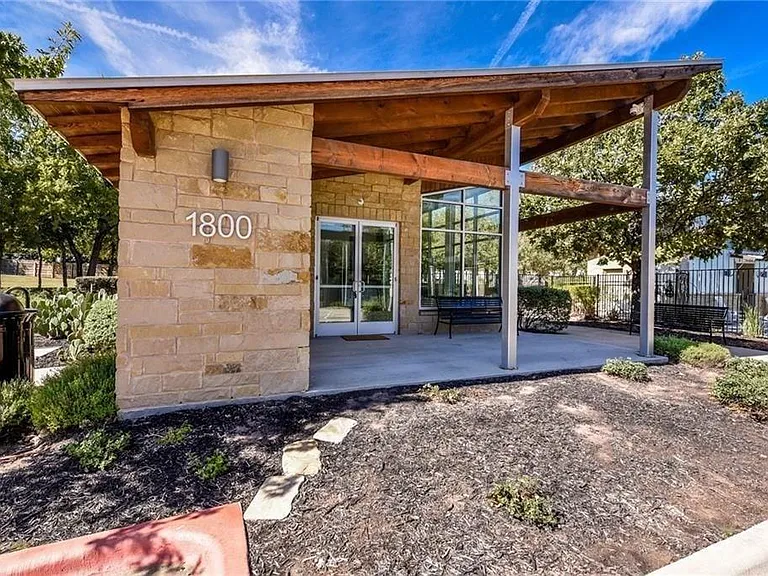 1925 Alvarado Dr — Photo 19