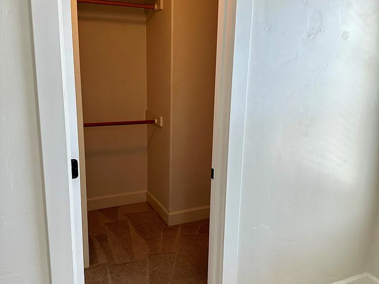 718 W Iowa St — Photo 28