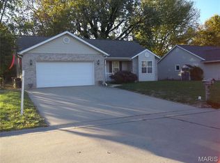 340 Nottingham Ln, Highland, IL 62249