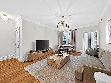 3rd image of 5394 Pershing Ave #1W
