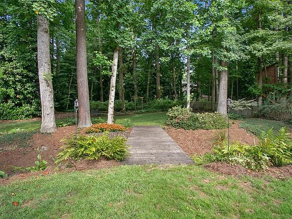 3rd image of 2858 Cravenridge Dr