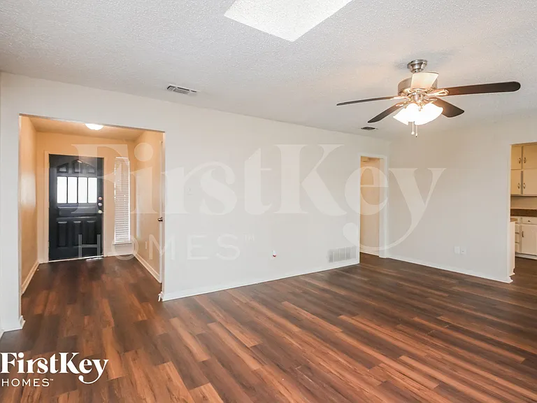 8513 Crestview Dr — Photo 5