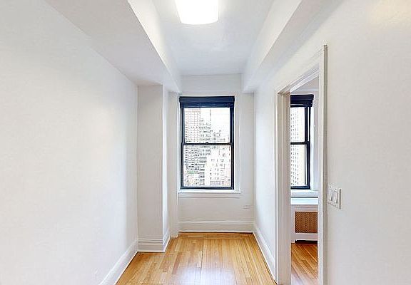 4th image of 360 E 55th St APT 12L