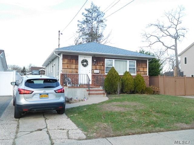 29 Chestnut St Massapequa Ny 11758 Zillow