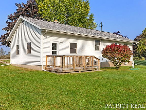 4th image of 12334 Pine Island Dr NE
