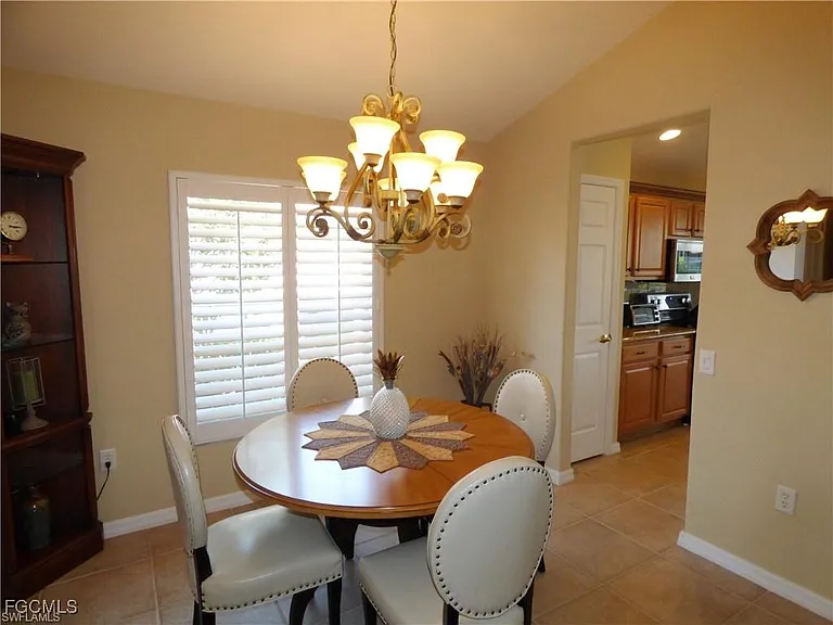 10053 Majestic Ave — Photo 5