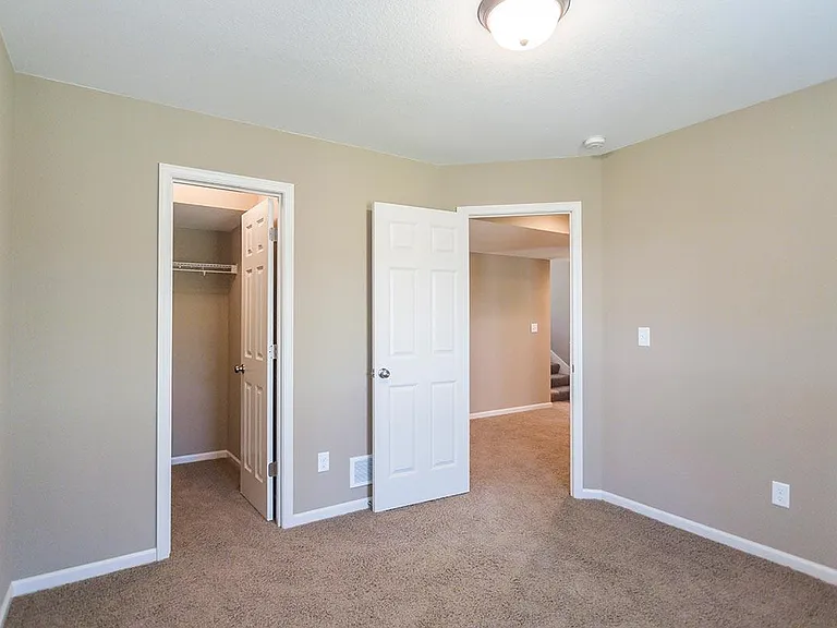 Parkway Oaks Townhomes and Duplexes — Photo 27