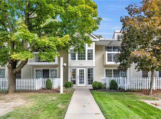 2960 S Bay Dr APT J10, Westlake, OH 44145