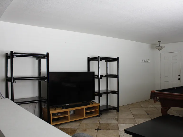 2817 W Silver Creek Ln — Photo 4