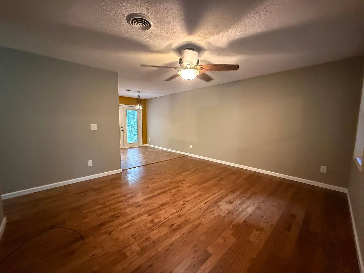 3 Bedroom 2 Bathroom Home in Greeneville, TN — Photo 2