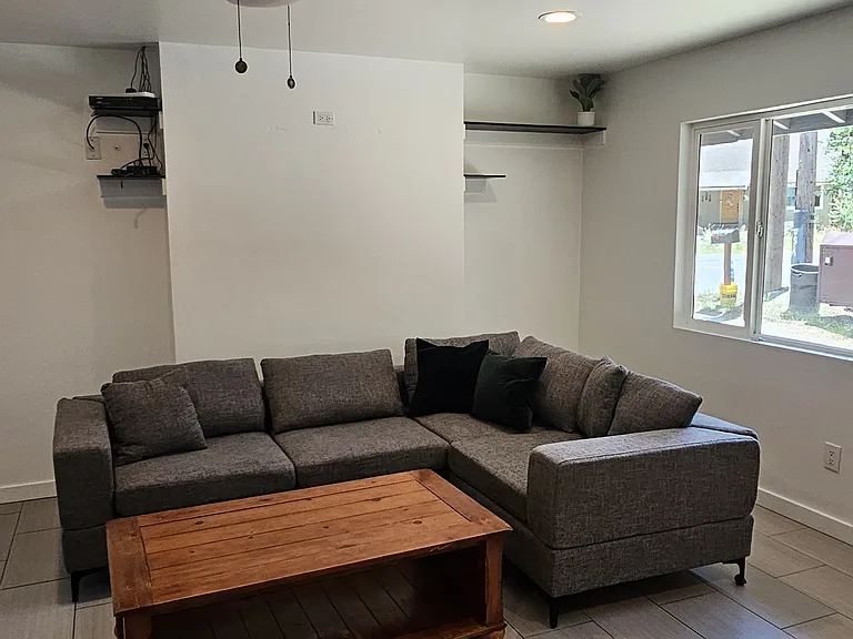 2233 Washington Ave #A — Photo 2