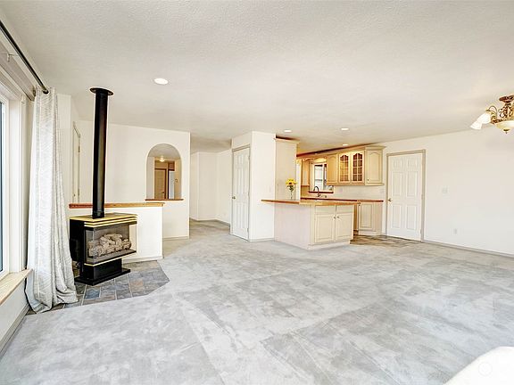 3rd image of 12807 NE Hollyhills Drive