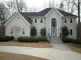 1340 Lakeshore Dr, Snellville, GA 30078