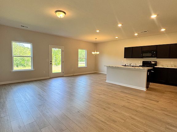5th image of 3186 Sayers Rd