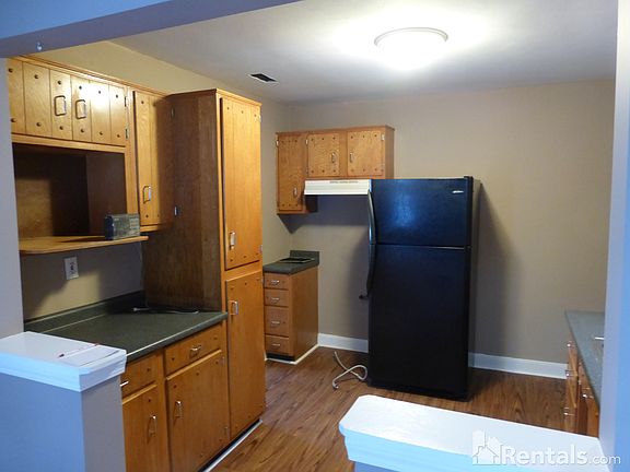 4th image of 2811 Montrose Ave