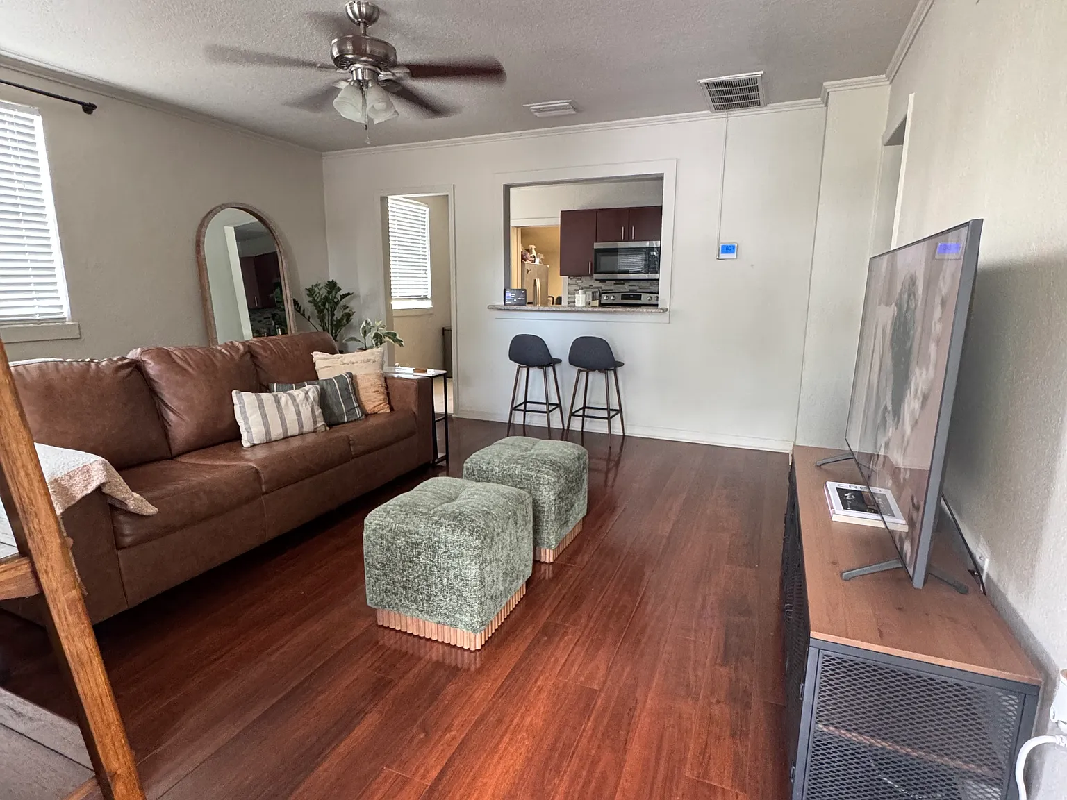 2 bed, 850 sqft, $2,600 — Photo 2