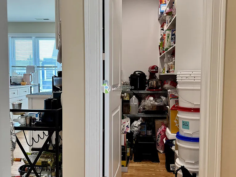 64 Waverly St — Photo 8