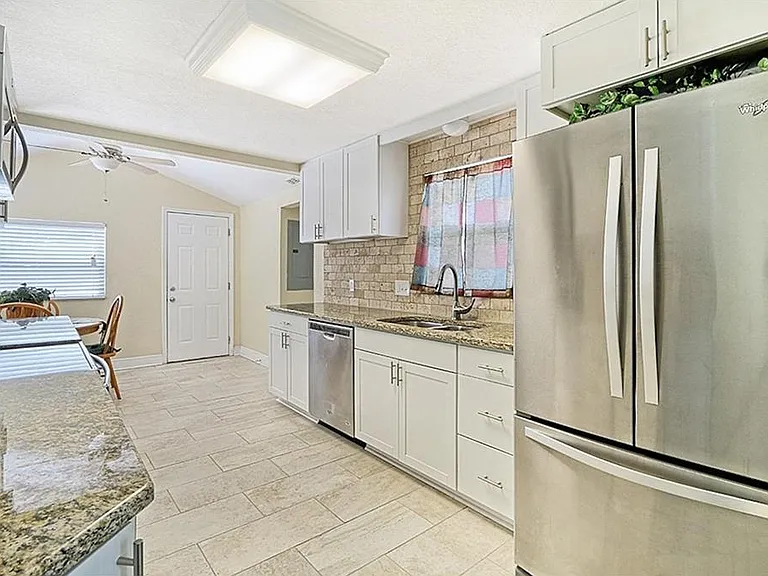 1235 Lakeview Rd — Photo 11