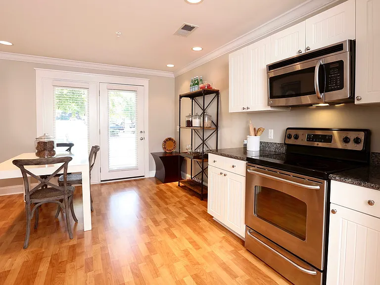 1810 Candlewood Ct #102 — Photo 8