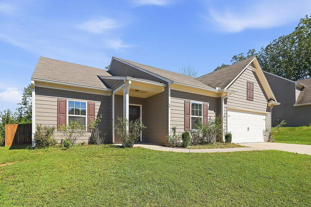4 bed, 2.0 bath, 2102 sqft, $2,020 — Photo 3