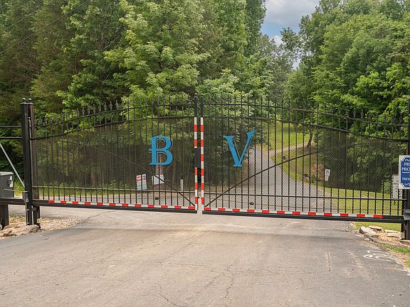 3rd image of 1038 Wc Pickett Rd