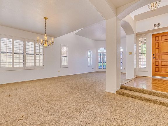 4th image of 1010 N Saint Elena St