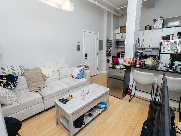 37 Temple Pl — Photo 28