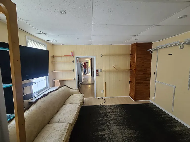 3954 Victory Blvd #2R — Photo 2